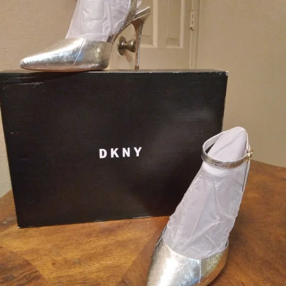 DKNY Jax Pumps - Picture 2 of 5